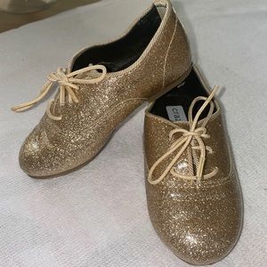 Crazy 8 glitter oxfords